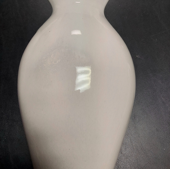 3D Cream Colored Vase Marquise Opening Abstract Circle Design Glossy 12.25" X 8" - Picture 11 of 11